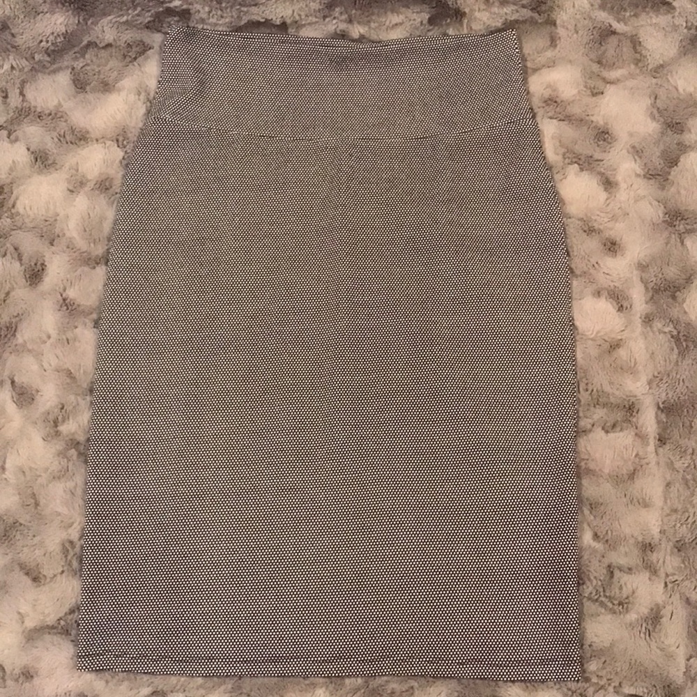LuLaRoe Cassie skirt, size small.